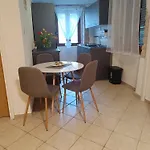 Daire Adria Pearl Appartments *