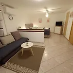 Adria Pearl Appartments ヴルサル